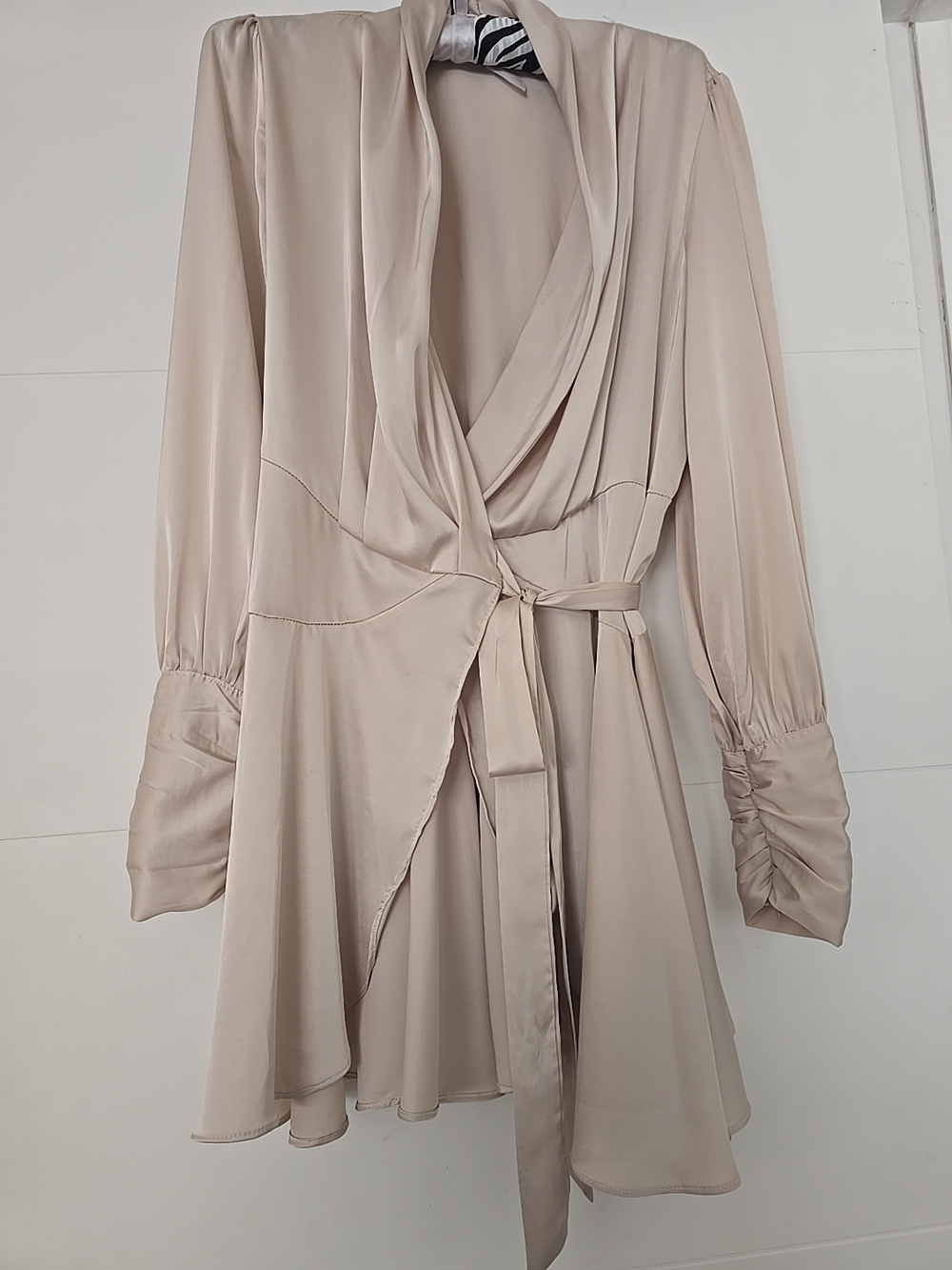 C.I.E.N. Champagne Satin Faux Wrap Mini Dress Size M Long Ruched Sleeve V-Neck - Picture 2 of 16